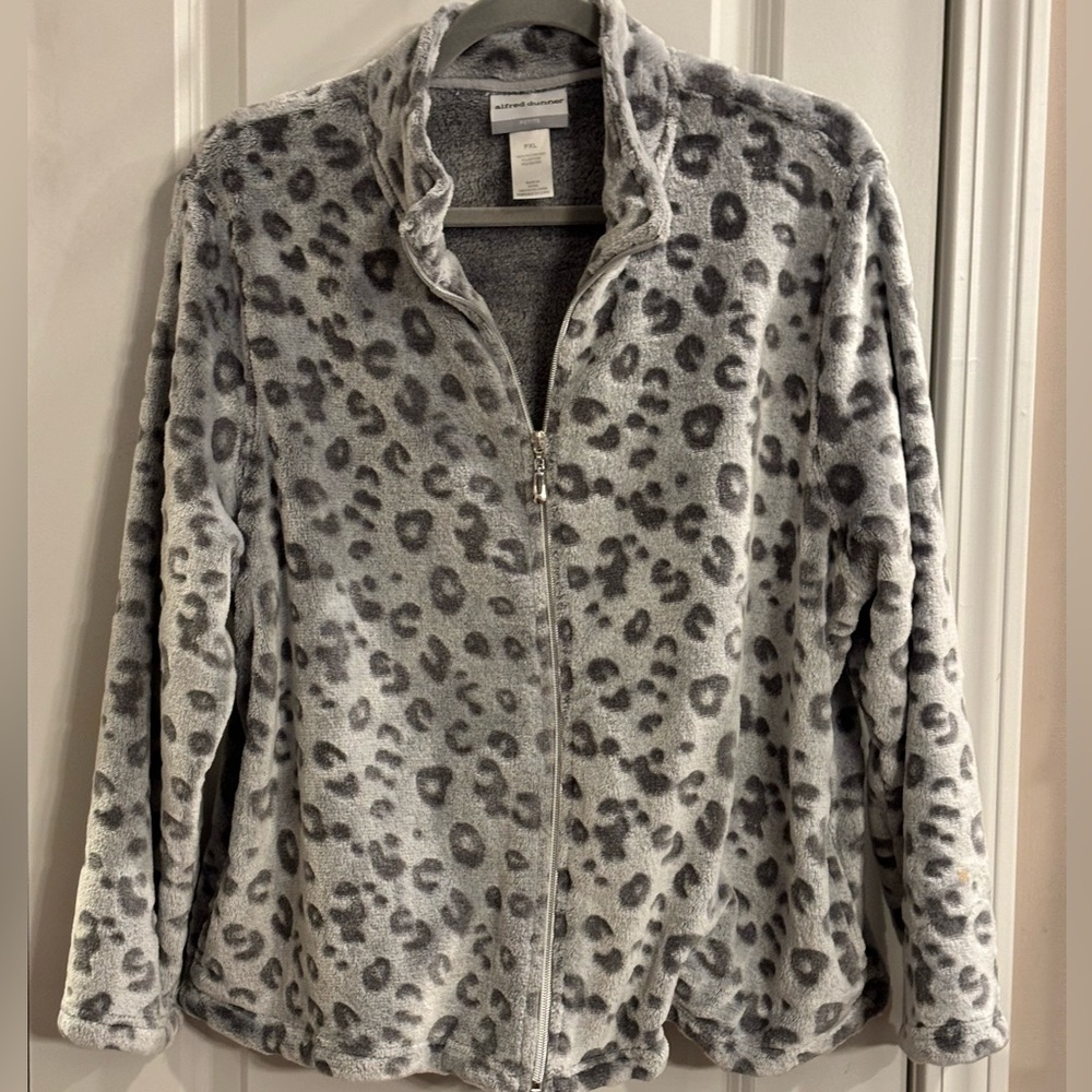 Alfred Dunner soft Sherpa zip front gray leopard jacket PXL